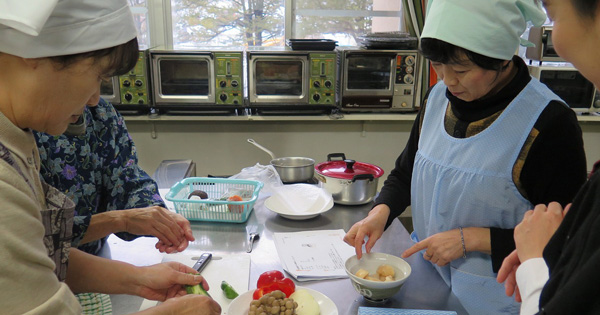 【組合員活動報告】女性部留辺蘂支部が「免疫力アップ料理講習会」を行いました